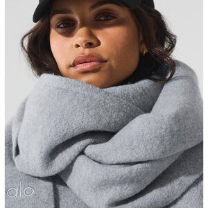 ALO Yoga Women's oversized scarf NWT Hazy Heather Grey